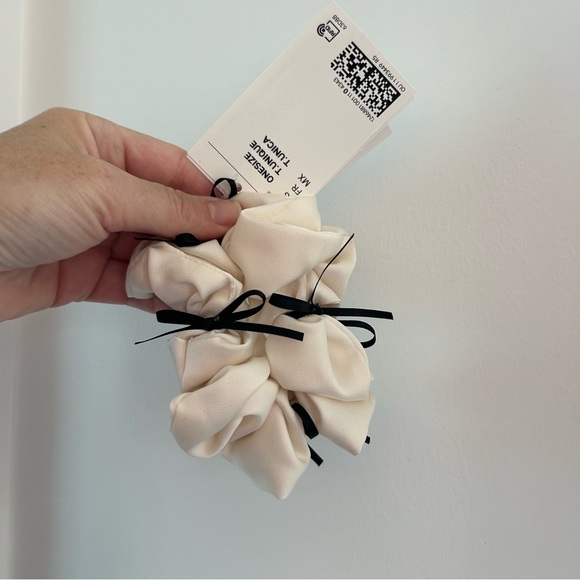 NWT H&M Cream Bow Decorated Scrunchie - Picture 2 of 5
